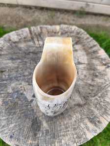 Taza de cuerno de búfalo hecha a mano, forma natural, tallada con temática animal, arte coleccionable, artesanía buraq - Product Image 2