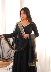 Accessoires vestimentaires, Vêtements ethniques, Autres vêtements régionaux, Robe ample en Georgette avec broderie de sequins, Pantalon en dentelle miroir, Dupatta (HTU 64) - Product Image 3