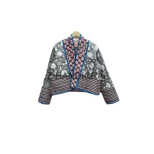 Chaqueta de algodón acolchada de último diseño 2024, chaquetas de retazos acolchadas con estampado de bloques a mano para mujer, a la venta, multicolor con borde crudo - Product Image 1
