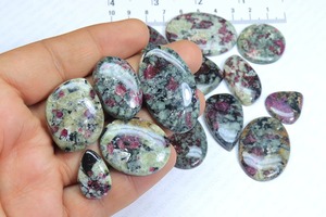 Fantástica piedra preciosa de eudialita suelta y pulida, cabujón de eudialita de tamaño personalizado, ideal para la elaboración de joyas. - Product Image 2