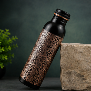 Bouteille d'eau en cuivre pur gravée de motifs floraux, noire mate, faite à la main, portable, pour les voyages, design traditionnel - Product Image 3