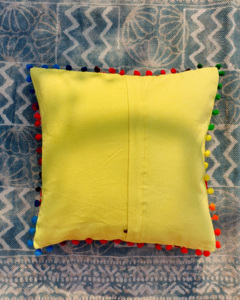 Housse de coussin Suzani indienne faite à la main, toutes tailles, broderie animale colorée, housse de coussin Suzani avec pompons pour la décoration intérieure - Product Image 3