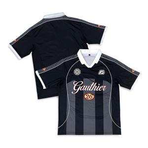 Maillot de football personnalisé noir en maille respirante imprimé, vente en gros, crop top personnalisé coupe carrée, manches courtes, col en V - Product Image 1