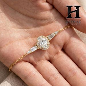 Bracelet ovale en diamant halo avec chaîne de zircone cubique taille baguette conique pour femme - Product Image 3