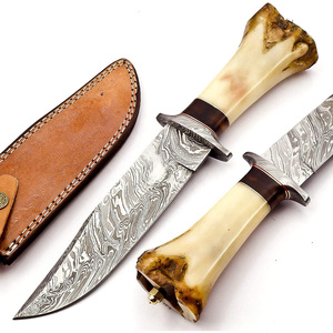Couteau Bowie de chasse couteau d'extérieur de chasse en acier damas forgé sur mesure avec véritable couteau à manche en os de chameau avec gaine en cuir - Product Image 1