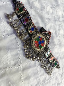 Parures de bijoux afghans Kuchi authentiques avec incrustations de lapis-lazuli bleu et chaînes de pièces de monnaie multicouches pour les festivals bohèmes - Product Image 2