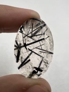 Cuarzo rutilado negro natural de forma ovalada, cabujón de piedra preciosa suelta con parte superior lisa para la elaboración de joyas. - Product Image 4