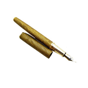 Pluma Estilográfica Artesanal de Acero de Damasco con Detalles en Oro y Punta Plateada Prime Crafts International PCI-FK-R-194 para Actividades Promocionales y Oficina - Product Image 3