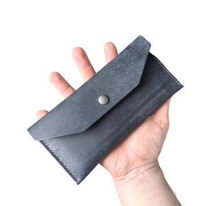 Porte-monnaie de luxe en cuir pleine fleur, doté d'un artisanat élégant, d'un fermeture sécurisée, d'un intérieur spacieux et de composants durables. - Product Image 6