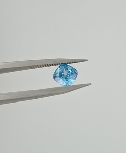 พลอยสังเคราะห์ทรงคุชชั่นสีน้ำเงินเข้ม 1 กะรัต รับรองโดย IGI ผลิตในห้องปฏิบัติการด้วยวิธี CVD HPHT ความสะอาดระดับ VS1 สำหรับงานหมั้น - Product Image 4