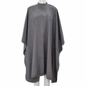 Cape de barbier en polyester imperméable de haute qualité, conçue et fabriquée pour la coiffure - Product Image 2