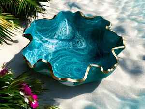 Petite coupelle décorative en résine époxy bleue, design géode, faite à la main - Product Image 2