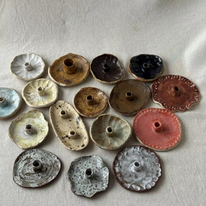 Plateau de rangement pour bougies en céramique et porcelaine fait main au design moderne pour la maison, le bureau, les restaurants – Support à bougies par Universal Overseas - Product Image 1