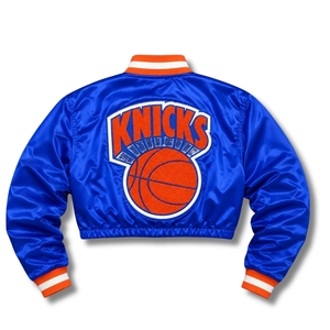 Blouson bomber court en satin bleu pour l'hiver |   Vêtement d'extérieur de style universitaire à rayures orange pour les fans de basketball, streetwear athlétique tendance - Product Image 4
