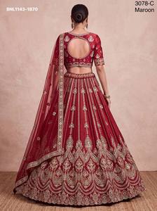 Conjunto de Lehenga de Seda Premium para Bodas con Hilo Zari, Dori, Motivos Multicolor, Cuentas de Cristal y Lentejuelas - Proveedor Mundial - Product Image 6