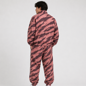 Conjunto Deportivo Personalizado para Hombre, Estampado Abstracto Rosa Retro, Chaqueta Cortavientos Ligera con Cierre y Pantalones Deportivos, Venta al Por Mayor - Product Image 2