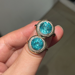 แหวนเพชรดีไซน์ทันสมัย ทอง 14k ประดับเพชรเม็ดใหญ่ทรงเหลี่ยมมรกต พร้อมเพชรรอบวง แหวนหมั้นสำหรับผู้หญิงสุดคลาสสิก - Product Image 5