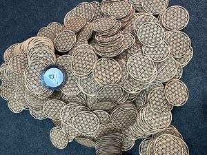 Sous-verres en bois MDF découpés au laser sur mesure, ronds, 4x4 pouces, 4 mm d'épaisseur, écologiques, faits à la main, design classique - Product Image 4