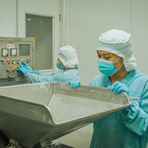แยมสตรอว์เบอร์รีพรีเมียมเวียดนาม ผลิตภัณฑ์จากผลไม้แท้ ปริมาณผลไม้สูง เหมาะสำหรับเครื่องดื่ม คาเฟ่ ร้านอาหาร เบเกอรี่ ผู้ผลิต 1 ลิตร - Product Image 4