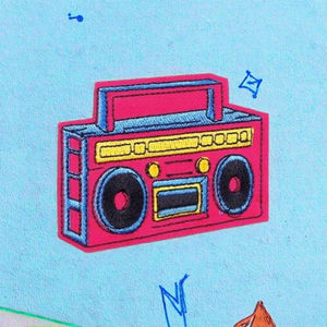 Parches Termoadhesivos de Fieltro de Poliéster Ecológico con Diseños de Consola de Videojuegos Retro de los 90, Música, DVD, Cintas y Radio para Gorras - Product Image 3