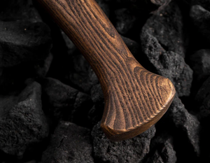 Hacha Estilo Vikingo Hecha a Mano por PAK ENTERPRISES con Hoja de Acero Forjado, Mango de Madera Tallado y Patrón Nórdico - Product Image 3