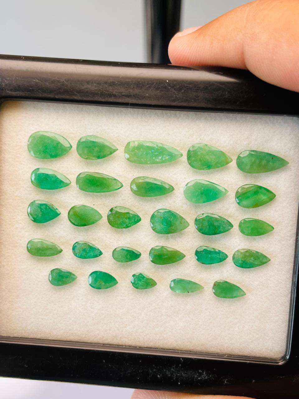 สีเขียว