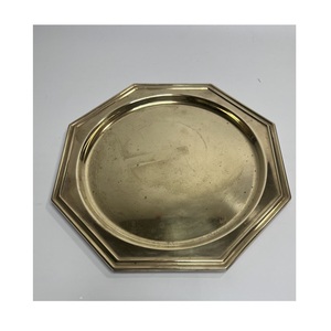 Assiettes de Présentation en Laiton Martelé à Bord Large – Assiettes de Base Haut de Gamme pour Événements, Mariages et Banquets - Product Image 1