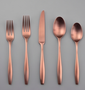 Ensemble de couverts en or rose mat, acier inoxydable moderne, résistant à la rouille, pour mariage et usage en table - Product Image 1
