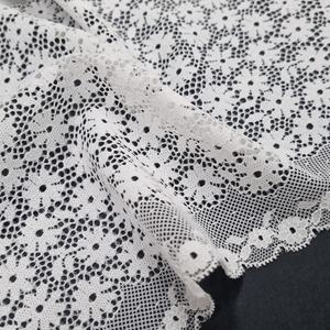 Bande de tissu en dentelle extensible légère à motif floral marguerite 23 cm en nylon et élasthanne tricoté pour lingerie, robes et vêtements - Product Image 3