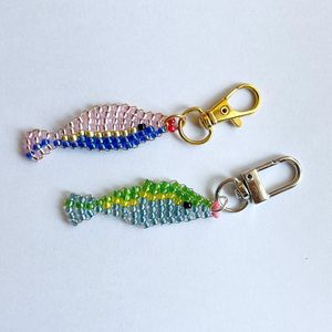 Llavero Elegante con Bordado Floral Hecho a Mano y Detalles de Cuentas Coloridas, Diseño Artístico para Bolsos de Mujer y Niña, y Regalos - Product Image 5