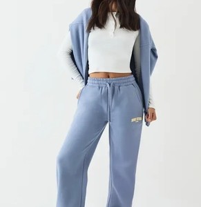 Conjunto de Sudadera con Cuello Redondo y Pantalones Deportivos a Juego para Mujer, Fabricante de Ropa con Logotipo Personalizado OEM/ODM - Product Image 3