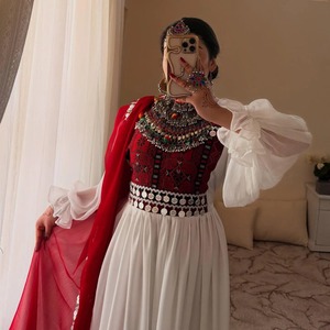 Ensemble de robe ethnique Gulbahar en coton brodé, manches longues, couleurs rouge et blanc, pour femmes, style pakistanais - Product Image 1