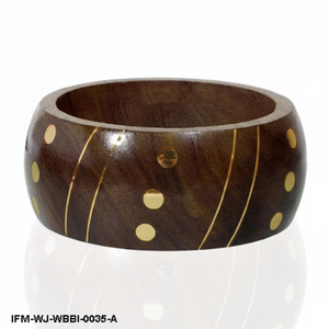 Brazalete Grueso de Madera Oscura Hecho a Mano con Incrustaciones de Latón Dorado, Joyería Boho Pulida para Mujer - Product Image 5