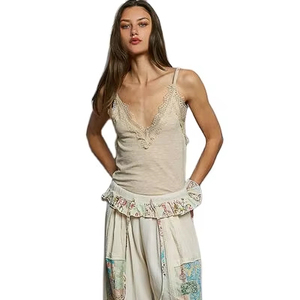 เสื้อสายเดี่ยวคอวีลูกไม้ลายลูกไม้ - Product Image 1