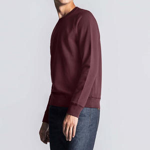 เสื้อสเวตเชิ้ตแขนยาวคอกลมสีแดงเบอร์กันดีเข้มสำหรับผู้ชาย ผ้าฟลีซเรียบ  รับทำโลโก้ตามสั่ง  OEM ODM ขายส่งเสื้อผ้า - Product Image 3