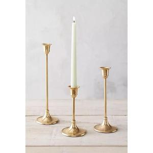 Porte-bougie en métal artisanal avec finition dorée polie, conçu pour des centres de table élégants et une décoration intérieure haut de gamme - Product Image 3