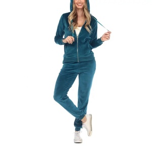 Ensemble de survêtement en velours épais 2024 pour femmes, confortable et respirant pour l'hiver, logo disponible au prix de gros - Product Image 1