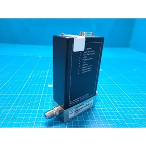 Contrôleur de débit massique MKS 1179A06332CR1AV-K CF4 300SCCM d'occasion – Pièces d'équipement semi-conducteur d'époque - Product Image 2