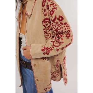 Chaqueta de Ante Tejida a Mano Aluna Ecológica con Bordado Clásico y Atrevido, Estilo Herencia, Ajuste Relajado hasta la Mitad del Muslo - Product Image 5