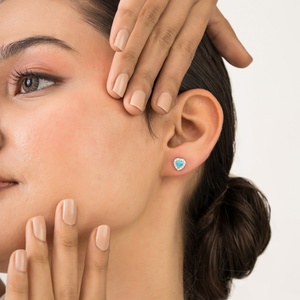 Pendientes de Oro Blanco K14 con Turquesa de Corte Cabujón Minimalista y Diamantes en Forma de Corazón con Halo, Regalo de San Valentín, Joyería al por Mayor - Product Image 4