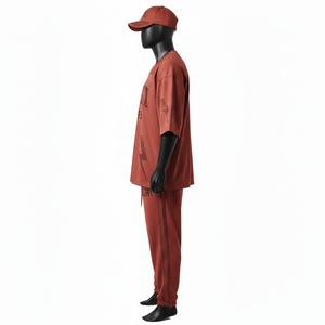 Ensemble 2 pièces pour homme en maille polyester premium, tissu sport respirant, panneau latéral couleur rouille, logo thermocollé. - Product Image 3