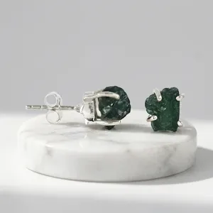Pendientes de Plata de Ley 925 con Apatita Verde Cruda Mystic Glow, Joyería Hecha a Mano, Pendientes de Piedras Preciosas en Bruto, Estilo Boho para Uso Diario - Product Image 4