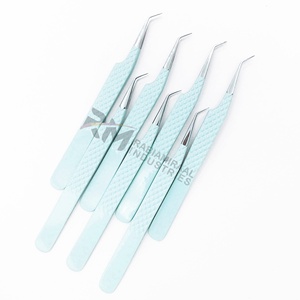 แหนบต่อขนตา RM Industries Precision ขนาด 10 มม. ปลายโค้ง 45 องศา สีเงิน และเคลือบสีฟ้าพาสเทล ทำจากสแตนเลสสตีล - Product Image 1