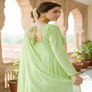 Robe en Georgette pour femme VASTRA COTTAGE avec broderie miroir faite main, manches longues, jupe ample, doublure en coton beurre et dupatta - Product Image 6