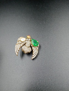 Broche en forme d'aigle plaquée or avec doublet vert et pierre polki, accessoire de mode unisexe, bijou fait main pour cadeau - Product Image 6