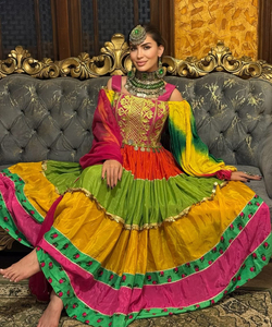 Robe élégante avec broderie traditionnelle détaillée, accents tribaux faits à la main, tissu fluide, culture afghane, robe Kuchi - Product Image 5