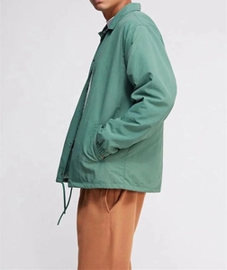 เสื้อแจ็คเก็ตผู้ชายสีเขียว น้ำหนักเบา ปกคอพับ ติดกระดุมด้านหน้า สไตล์ลำลอง สีพื้น ผ้าโพลีเอสเตอร์ ระบายอากาศได้ดี ทรงหลวม เหมาะสำหรับฤดูใบไม้ผลิ - Product Image 3