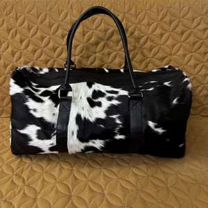 Sac de voyage en cuir pleine fleur avec poils de vache, fait main, tendance, fermeture éclair, portable, multifonction, unisexe LHDB-0066 - Product Image 1