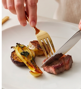 Ensemble de couverts en acier inoxydable martelé au design classique avec finition dorée pour les mariages et les dîners dans les restaurants ou à la maison - Product Image 4