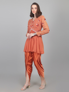 Tenue élégante pour femme, robe peplum pour soirée, avec perles et sequins, travail de perles et de paillettes, édition designer. - Product Image 4